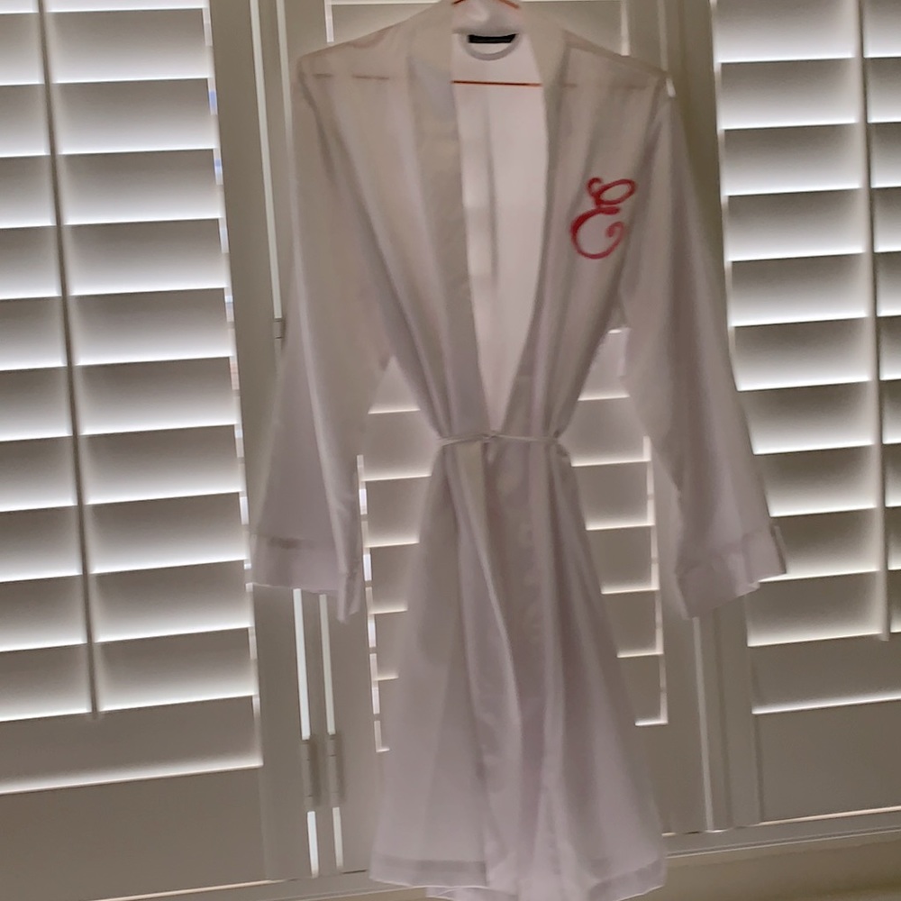 Leisureland “E” One Size White Robe